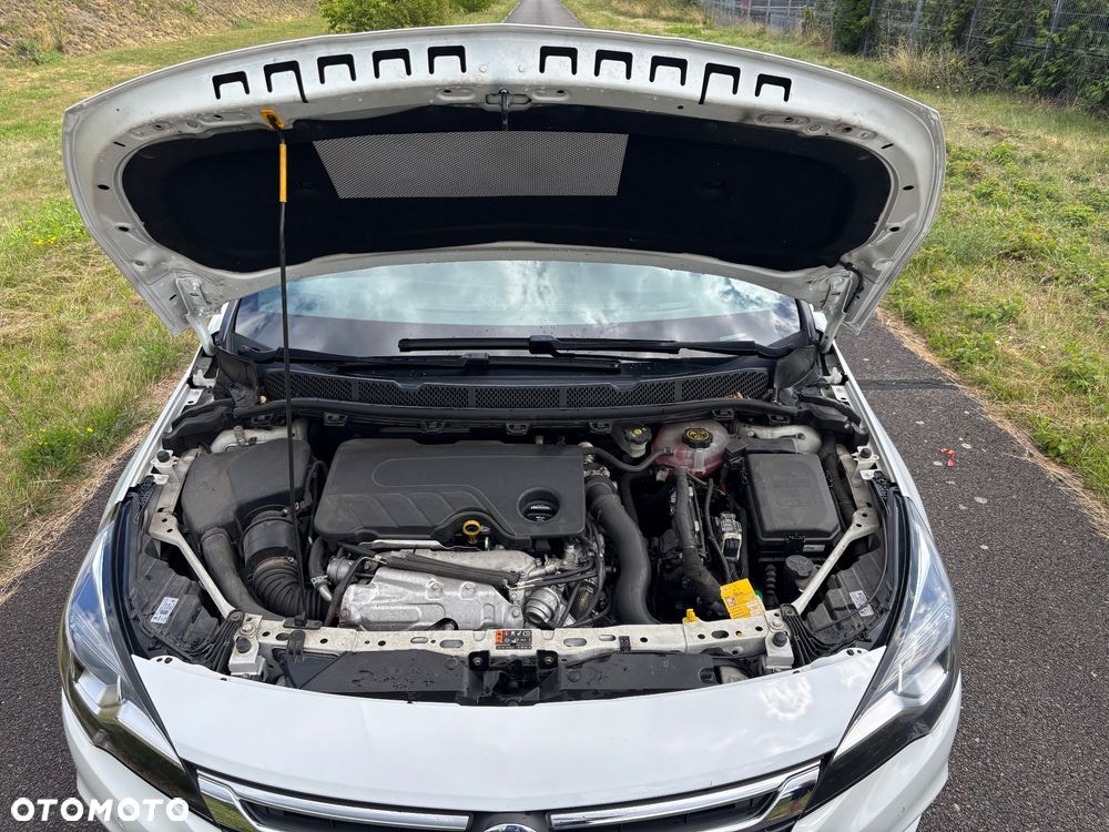 Opel Astra 1.6 BiTrb D (CDTI) Start/Stop Dynamic - 11