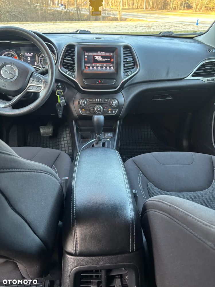 Jeep Cherokee - 13