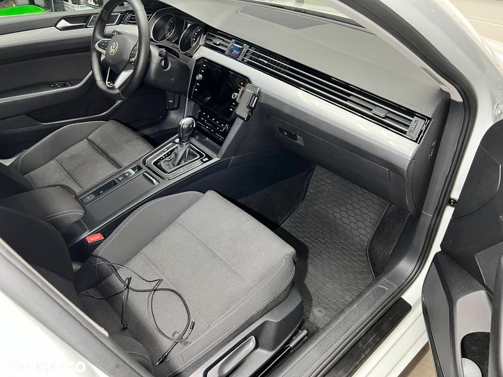 Volkswagen Passat - 19