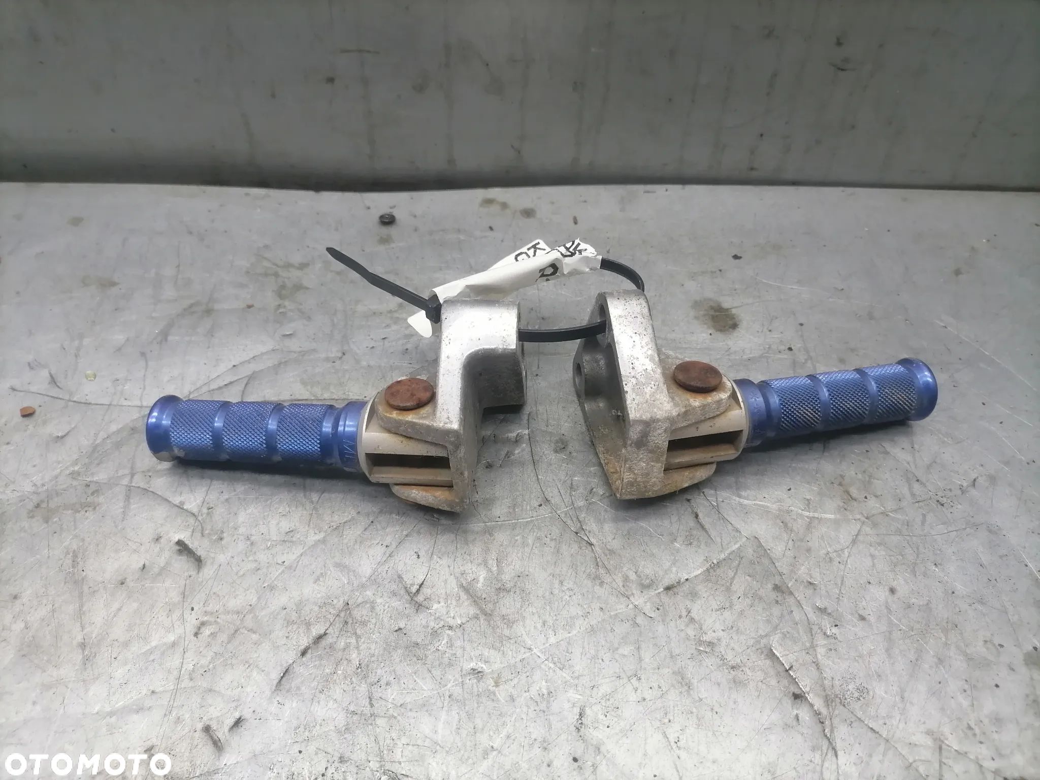 Kawasaki GPZ 1000 RX set sety kierowcy podnóżek lewy prawy - 1