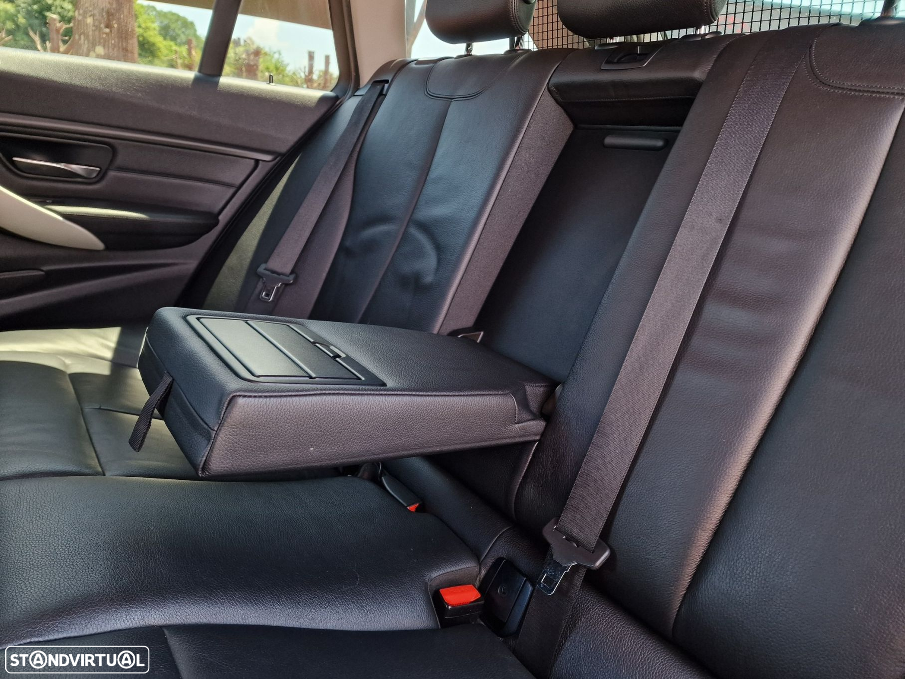 BMW 320 d Touring - 14