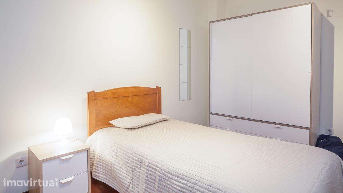 Quarto - localizado em Paranhos Porto - Grande imagem: 5/22