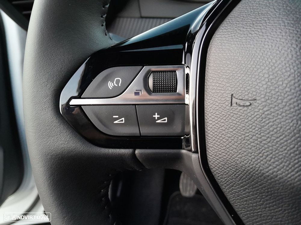 Peugeot 2008 1.2 PureTech Allure - 16