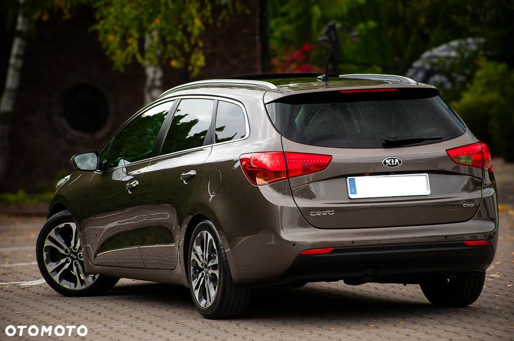 Kia Ceed 1.6 CRDi 128 ISG Platinum Edition - 16