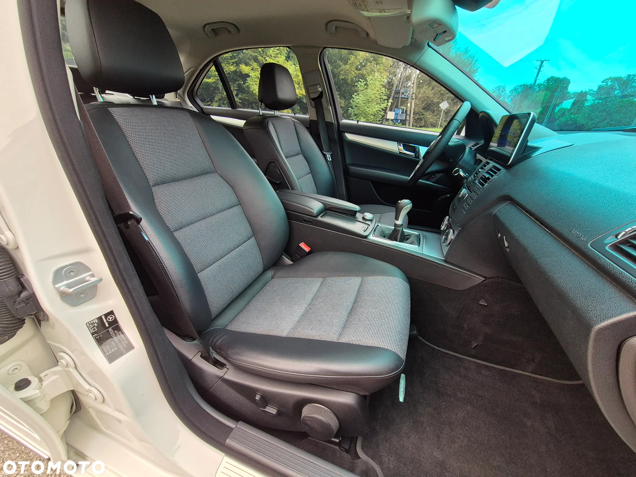 Mercedes-Benz Klasa C 180 T Kompressor BlueEFFICIENCY Avantgarde - 31