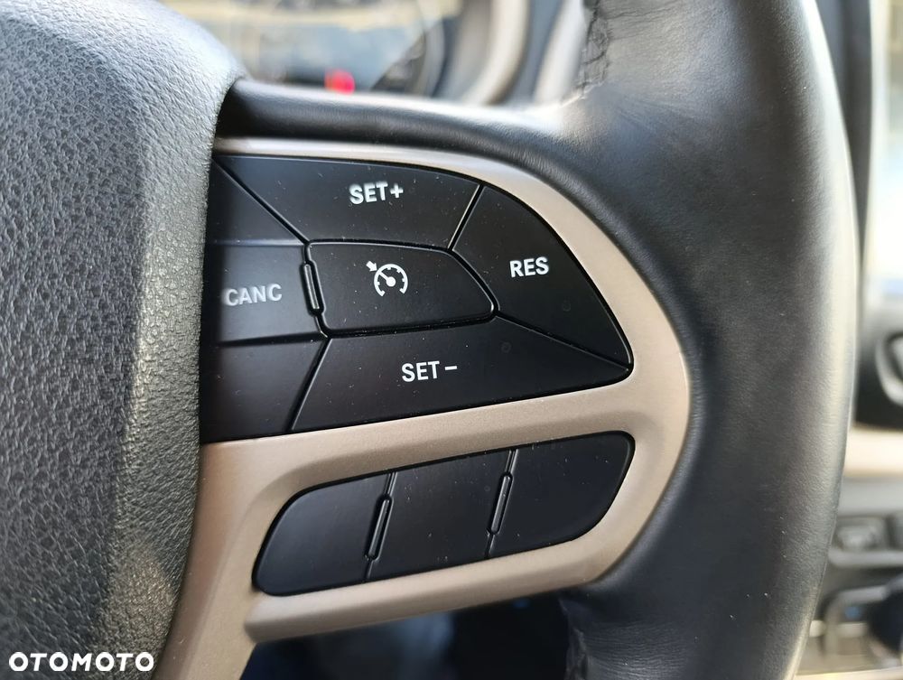 Jeep Cherokee - 32