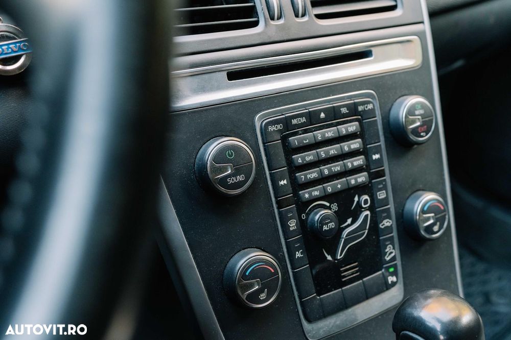 Volvo XC 60 2.4D AWD Momentum - 6