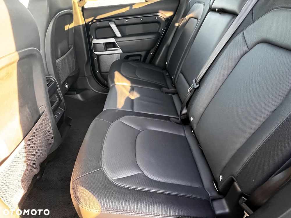 Land Rover Defender - 28