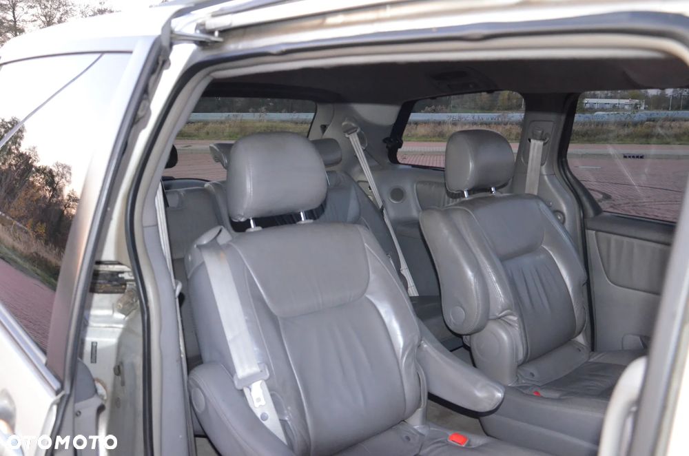 Toyota Sienna - 7