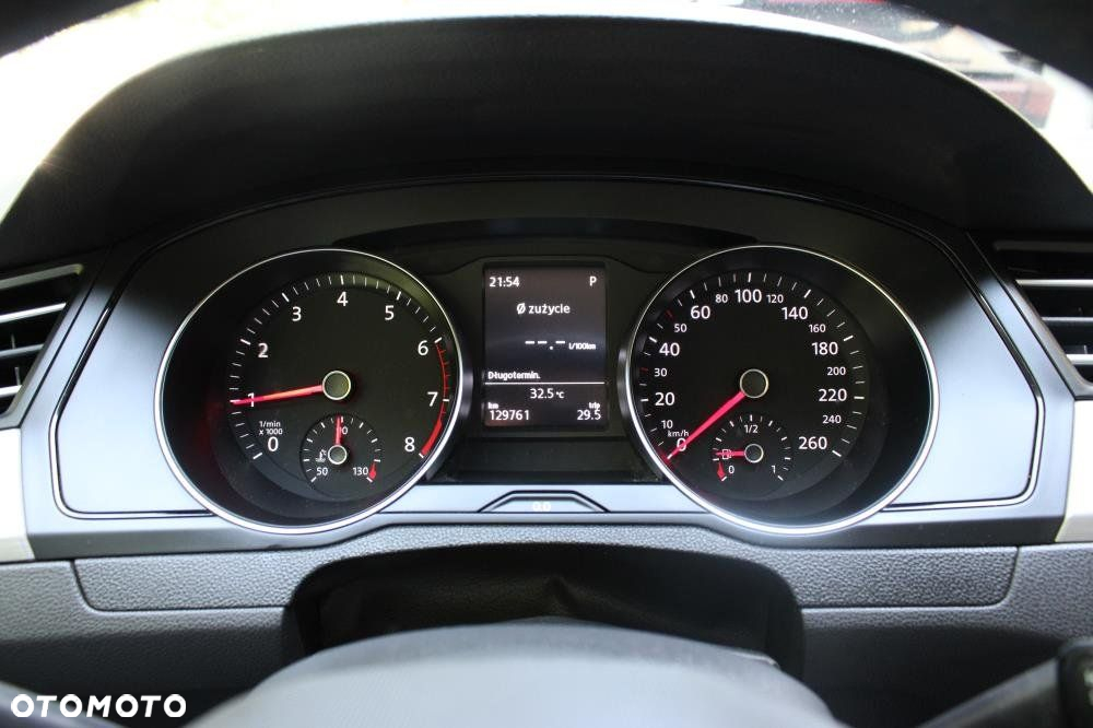 Volkswagen Passat - 14