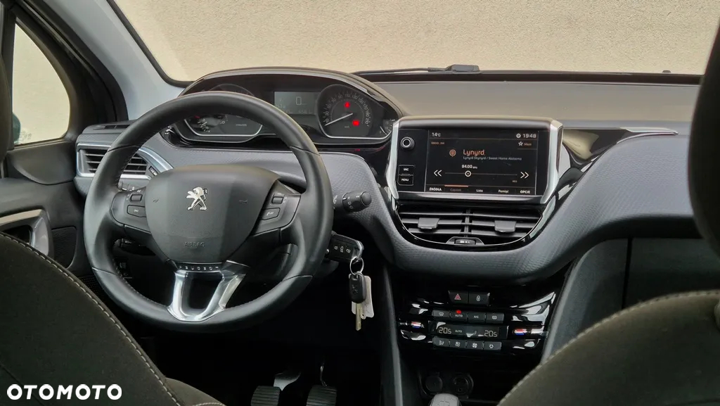 Peugeot 2008 1.2 Pure Tech Style S&S - 20