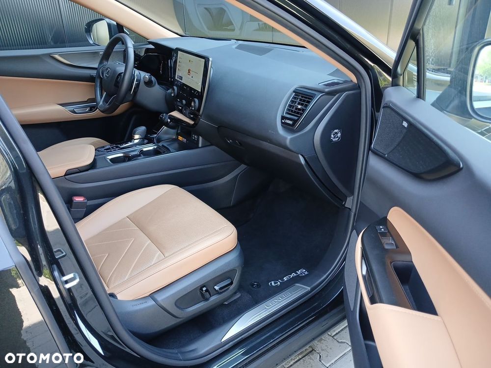 Lexus NX 350h Omotenashi AWD - 25