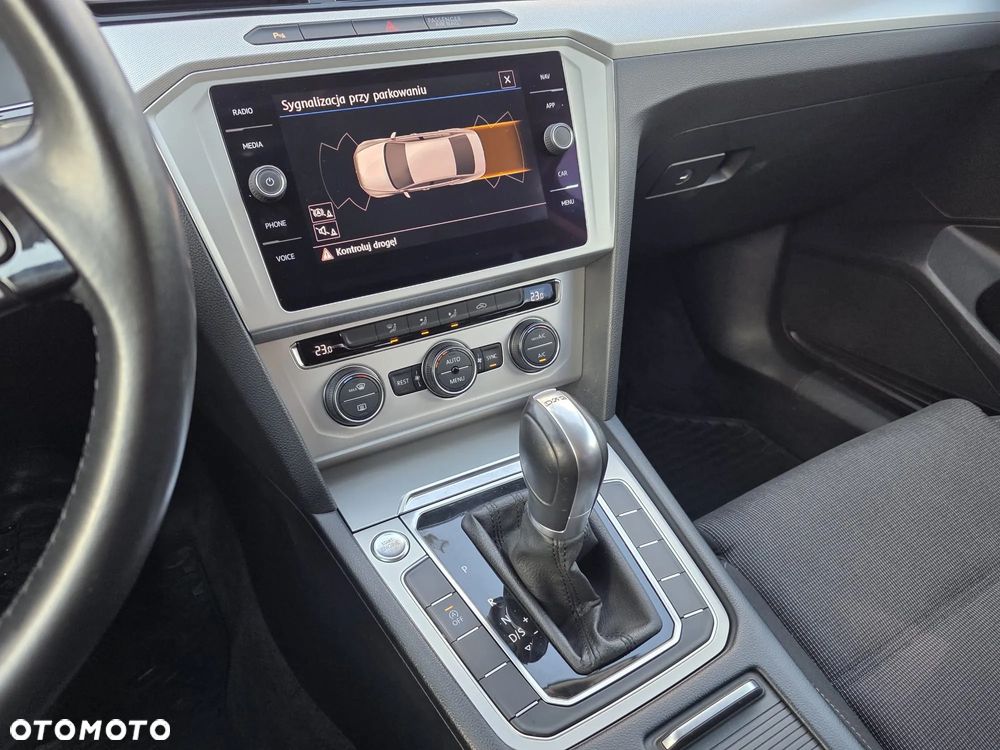 Volkswagen Passat - 13