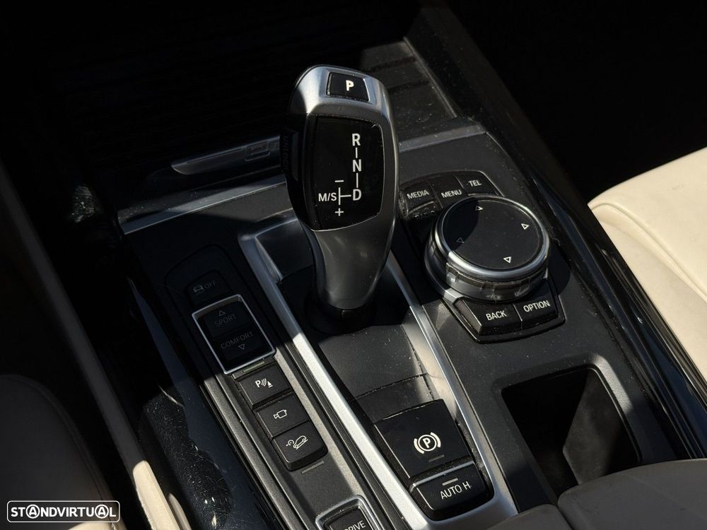 BMW X5 xDrive40e — fotografia 17