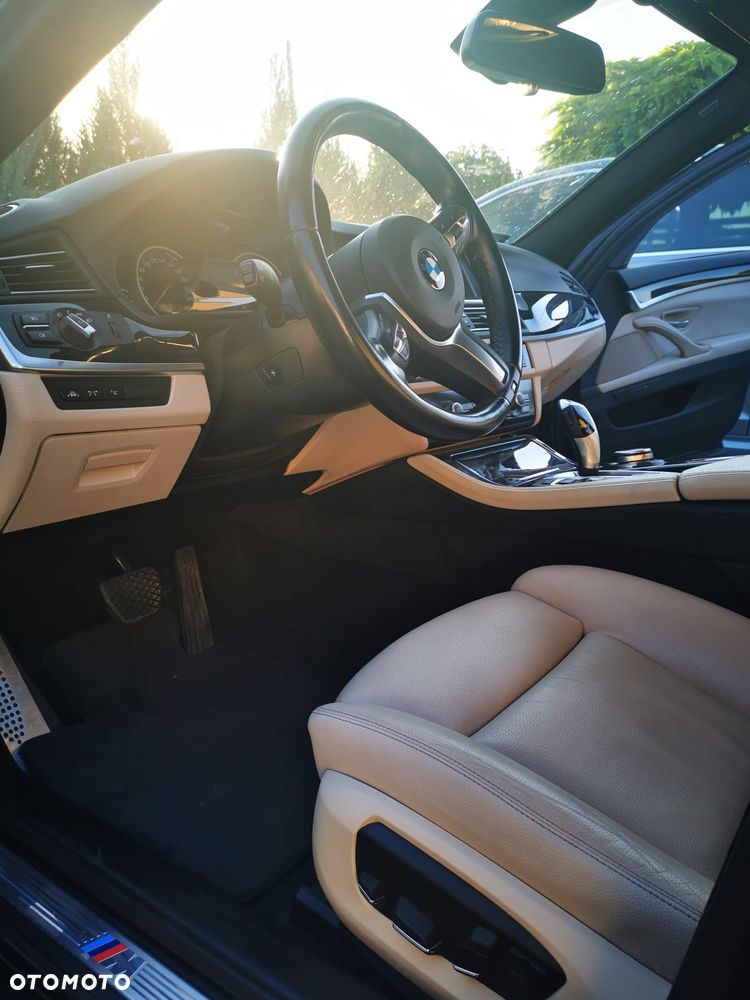 BMW Seria 5 525d xDrive - 13