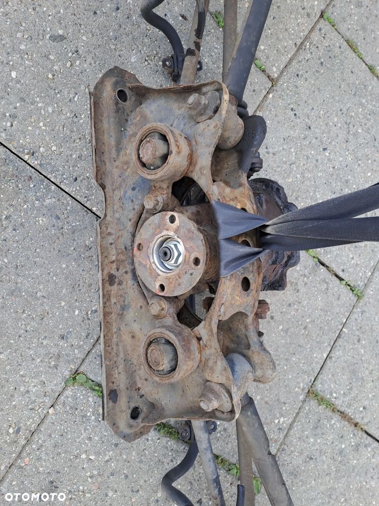 Toyota Rav 4 II 5D 4WD 4x4 2.0 benzyna belka tylna kompletna tylny most i inne - 10