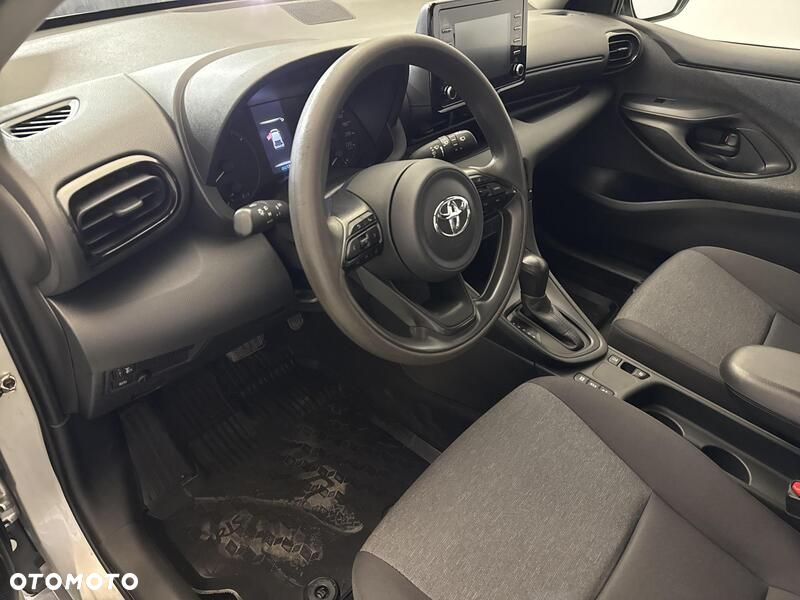 Toyota Yaris - 10