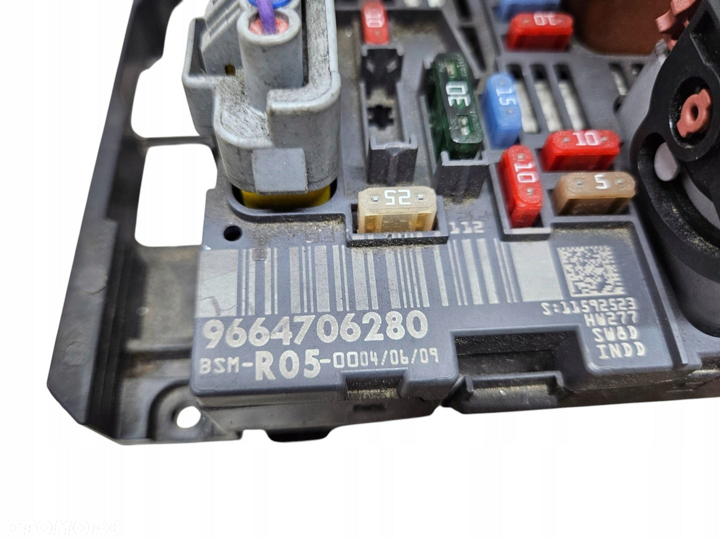 SKRZYNKA BEZPIECZNIKOWA PEUGEOT CITROEN MODUŁ BSM 9664706280 R05  WTYCZKI - 3