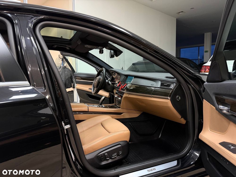 BMW Seria 7 730d Edition Exclusive - 34