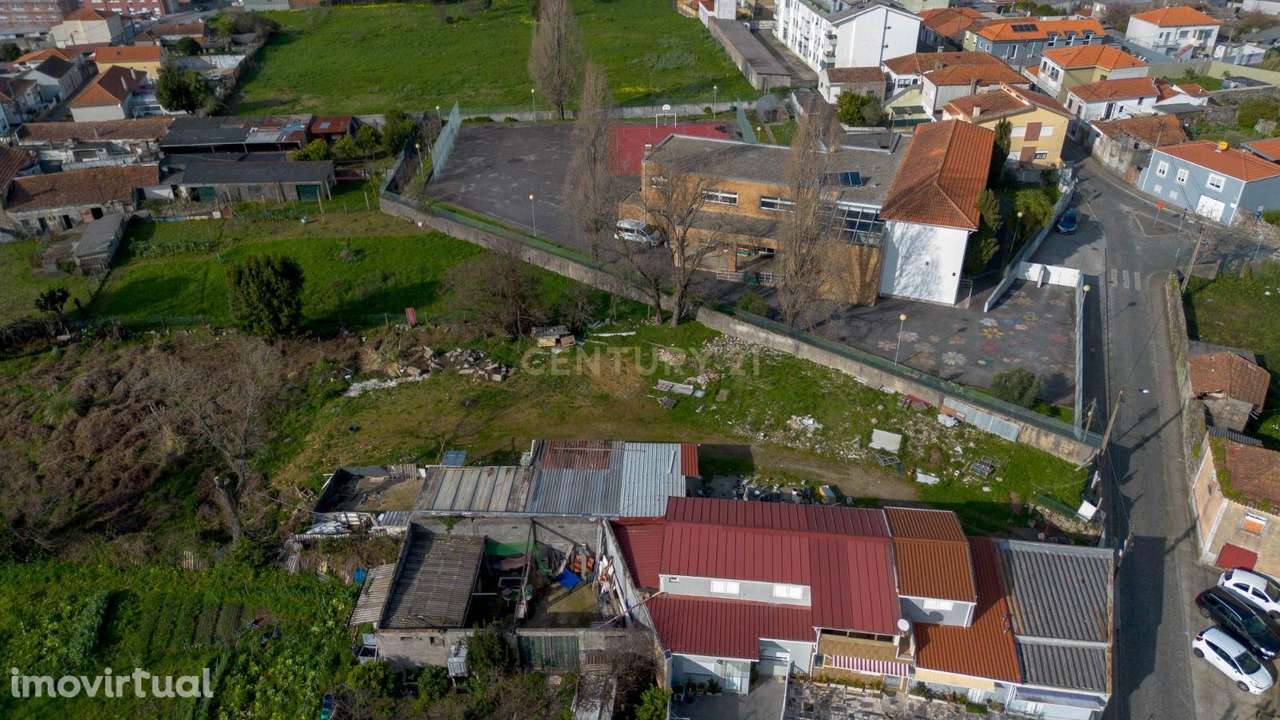 Terreno com 2 Frentes para Construção, em São Mamede de Infesta a 2 mi - Grande imagem: 3/10