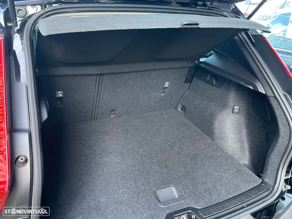 Volvo XC 40 1.5 T2 Momentum Core Geartronic - 14