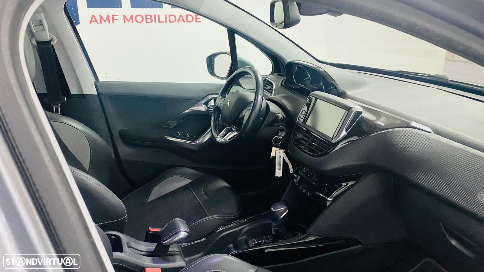 Peugeot 2008 1.2 PureTech Allure EAT6 - 14