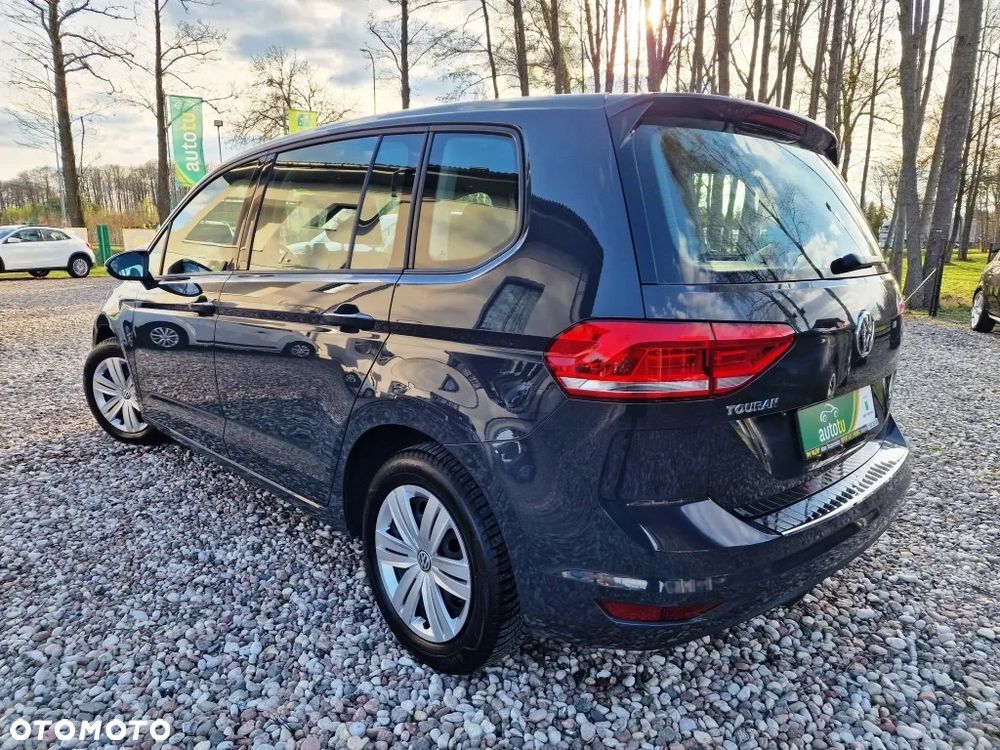 Volkswagen Touran - 4