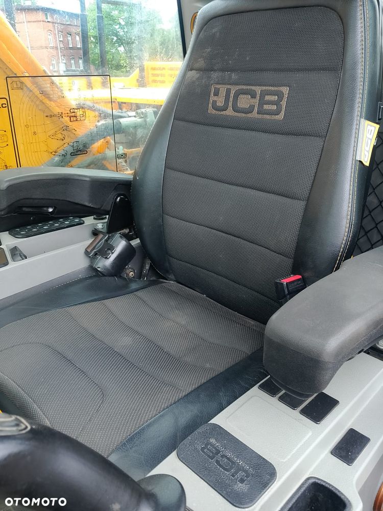 JCB 220XLC - 11