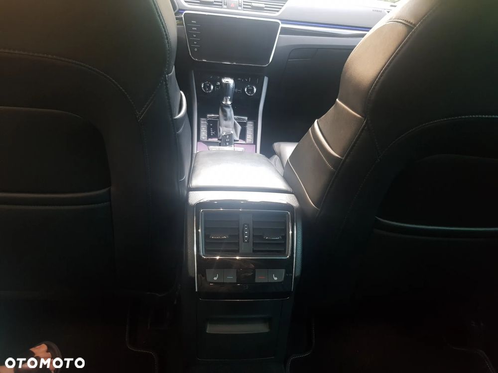 Skoda Superb 2.0 TDI 4x4 L&K DSG - 16