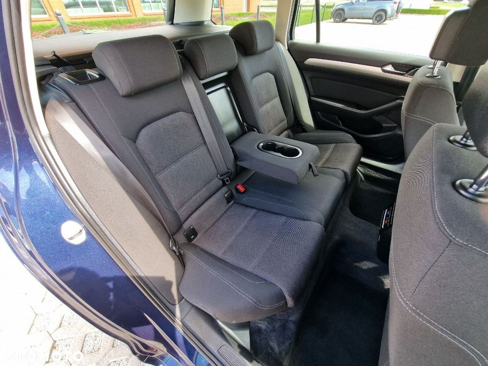 Volkswagen Passat Variant - 23