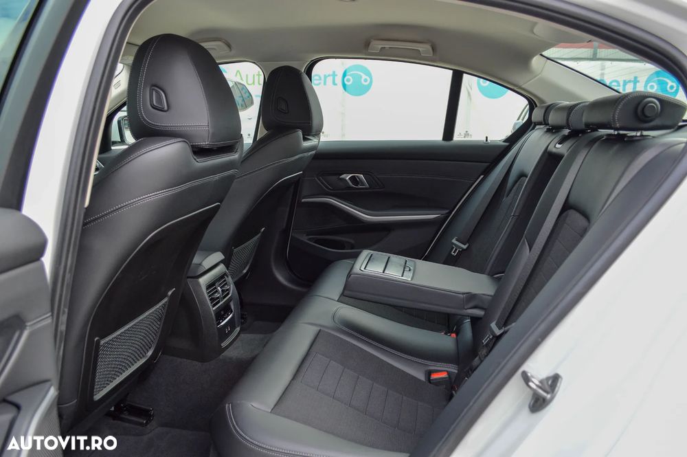 BMW Seria 3 320i AT - 25