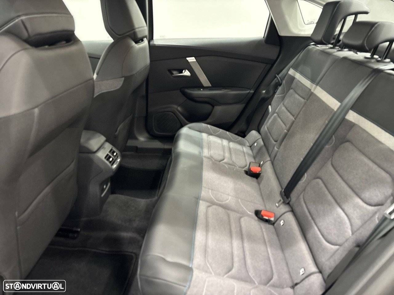 Citroën C4 X 1.2 PureTech Plus EAT8 - 10
