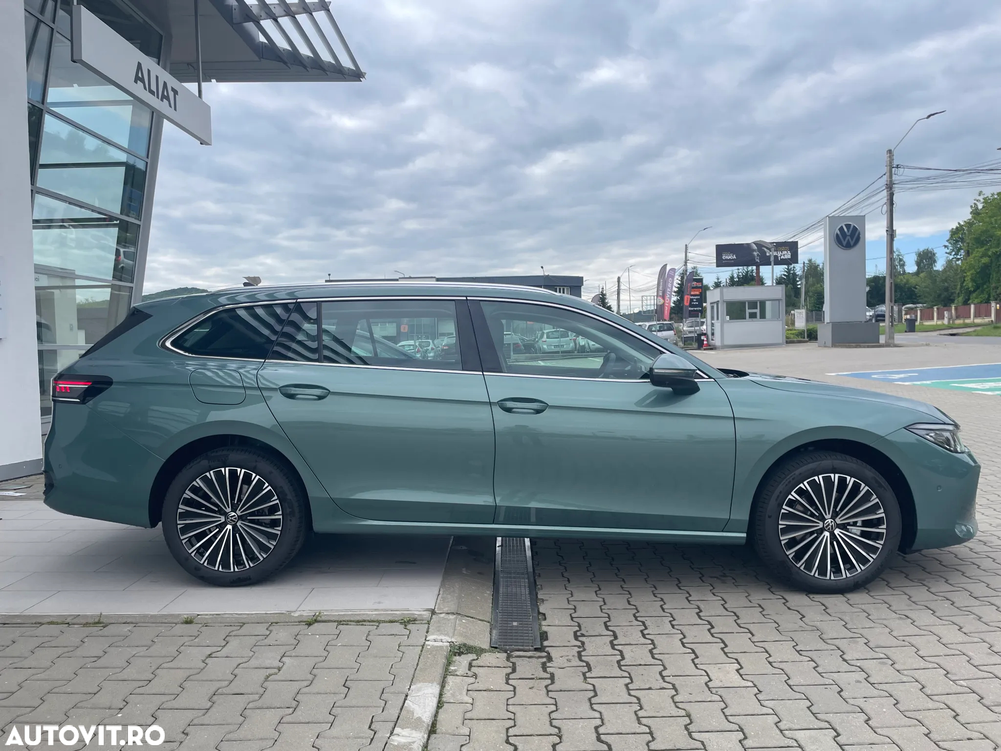 Volkswagen Passat - 4
