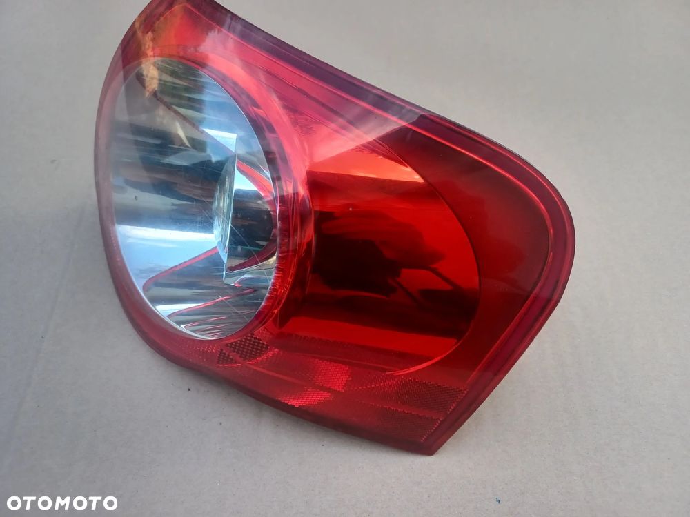 LAMPA TYLNA PRAWA PASSAT B6 KOMBI - 7