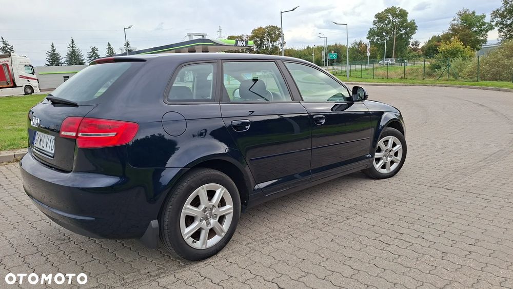 Audi A3 Sportback 1.6 TDI DPF Ambiente - 3
