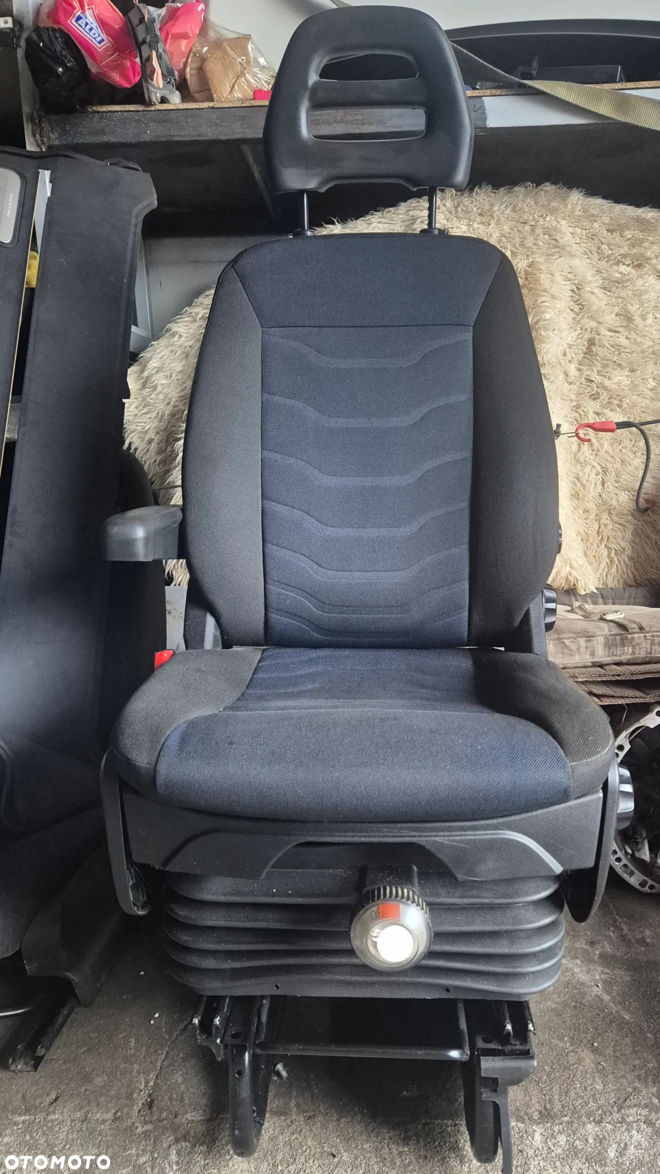 Iveco Daily 2014-2023 Fotel Lewy Kierowcy Pneumatyczny Amortyzowany Pompowany Z Podłokietnikiem - 1