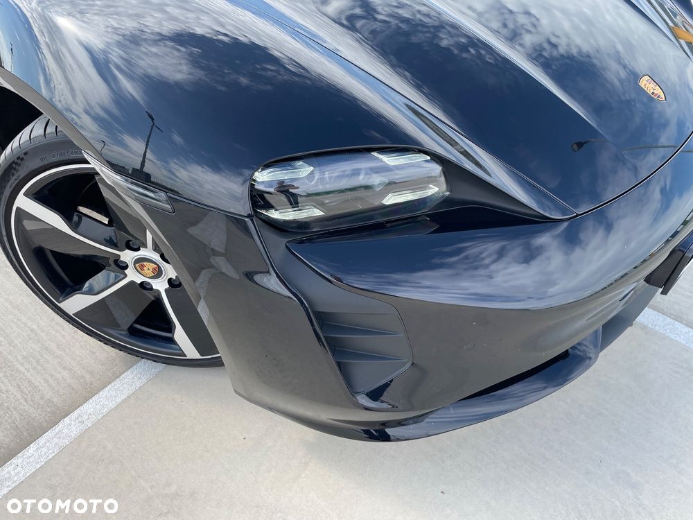 Porsche Taycan Turbo - 15