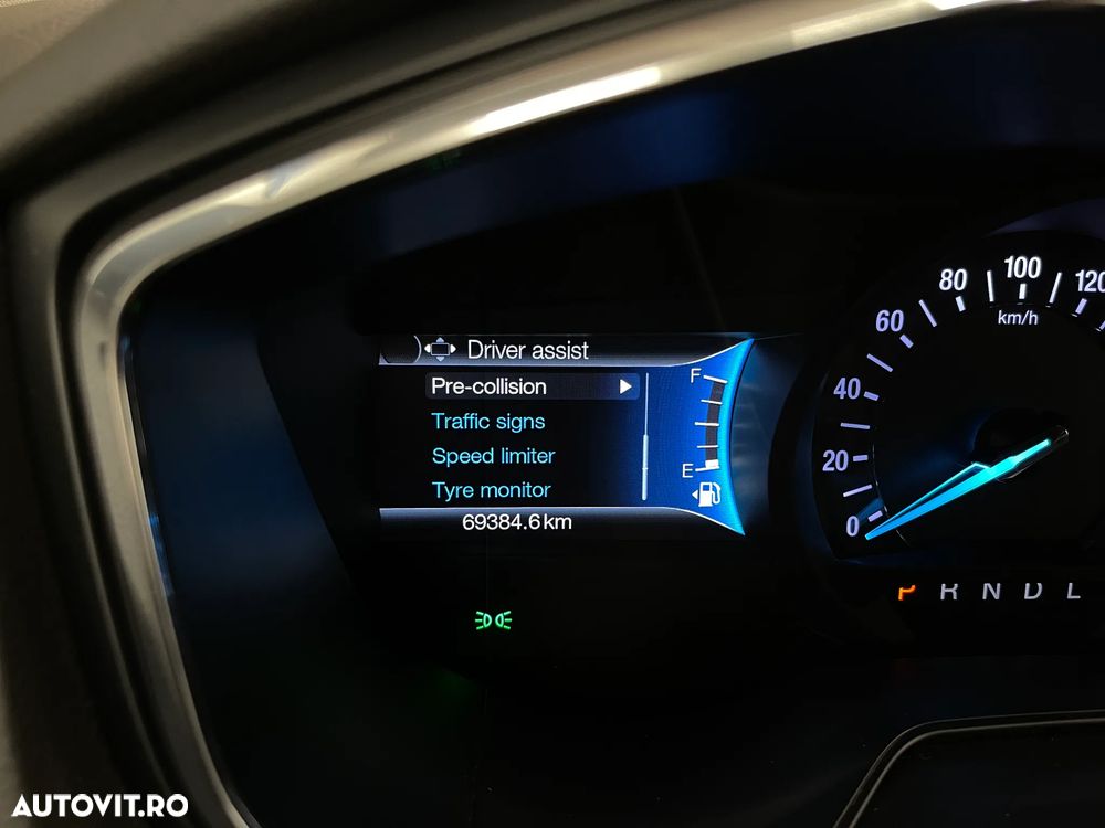 Ford Mondeo 2.0 HEV Titanium - 27