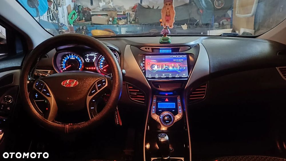 Hyundai Elantra 1.6 Comfort - 13