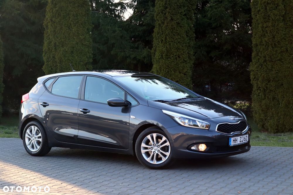 Kia Ceed 1.6 GDI Dream Team Edition - 16
