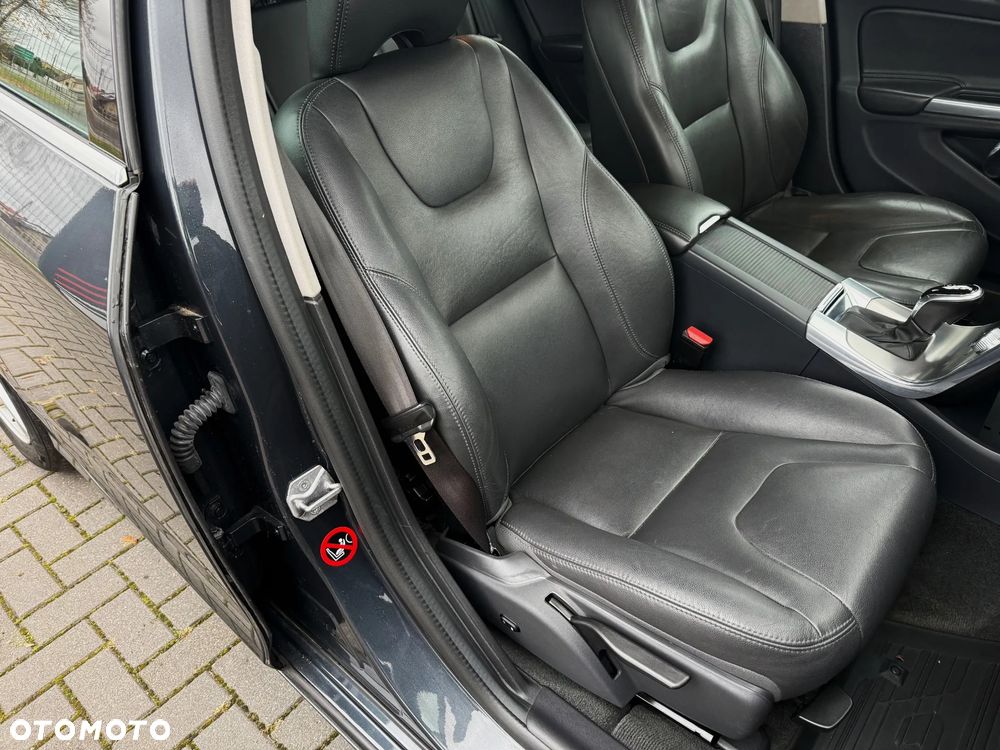 Volvo V60 D4 Geartronic Summum - 16