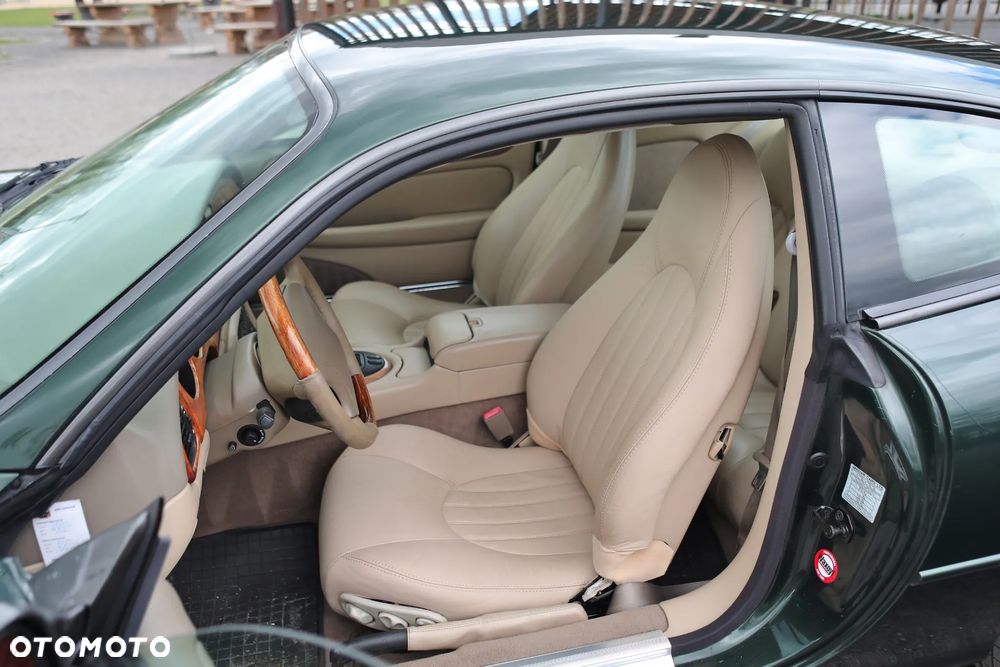 Jaguar XK XKR Coupe - 14