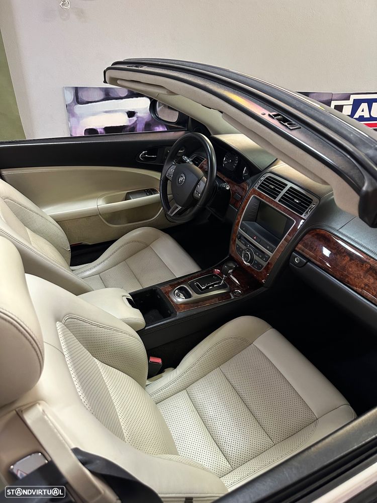 Jaguar XK 4.2 V8 Convertible - 40