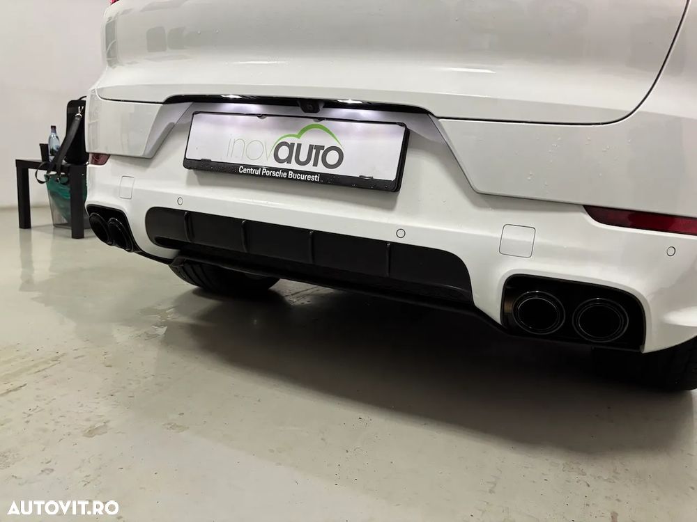 Porsche Cayenne Coupe - 8