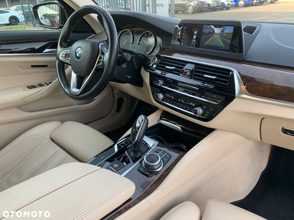 BMW Seria 5 530i GPF xDrive Luxury Line - 31