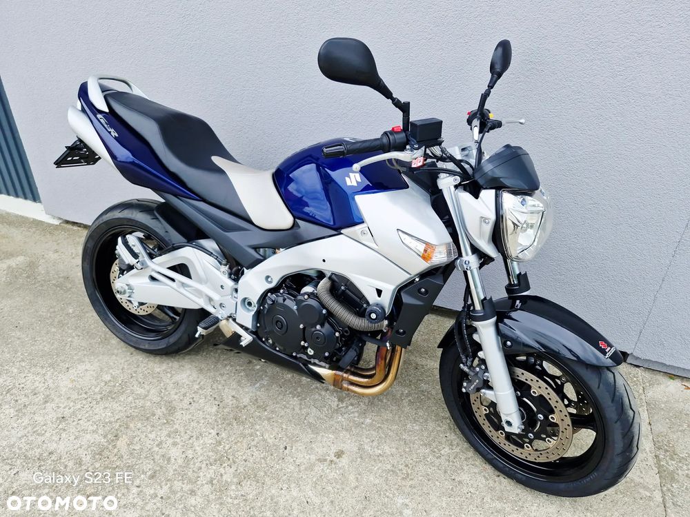 Suzuki GSR - 9