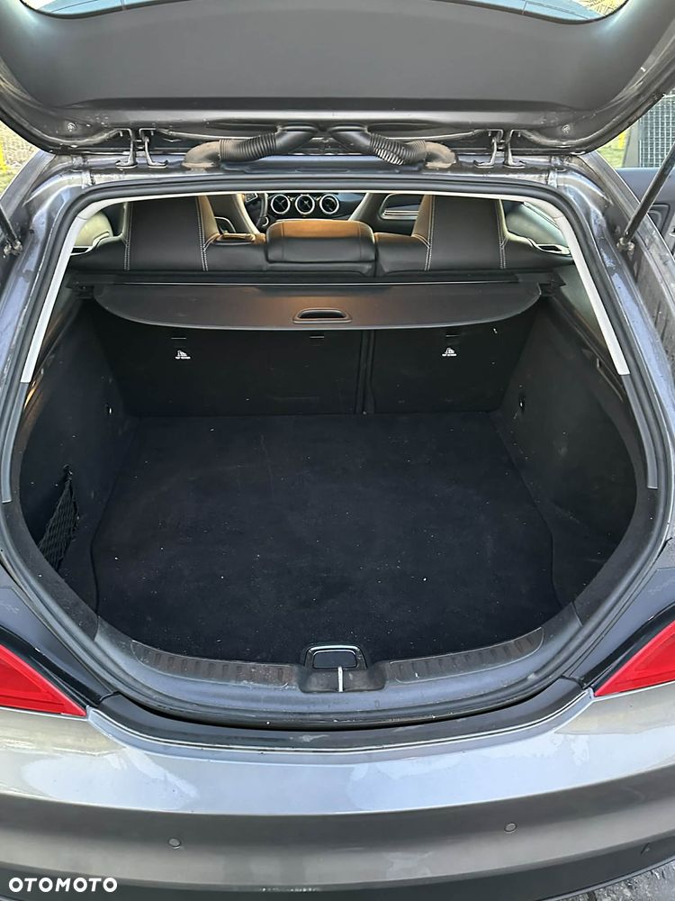 Mercedes-Benz CLA 180 7G-DCT UrbanStyle Edition - 13