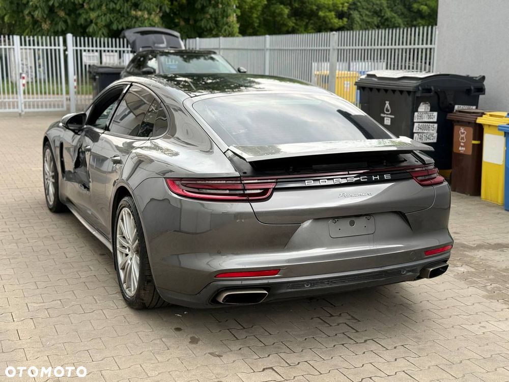 Porsche Panamera 4 - 12