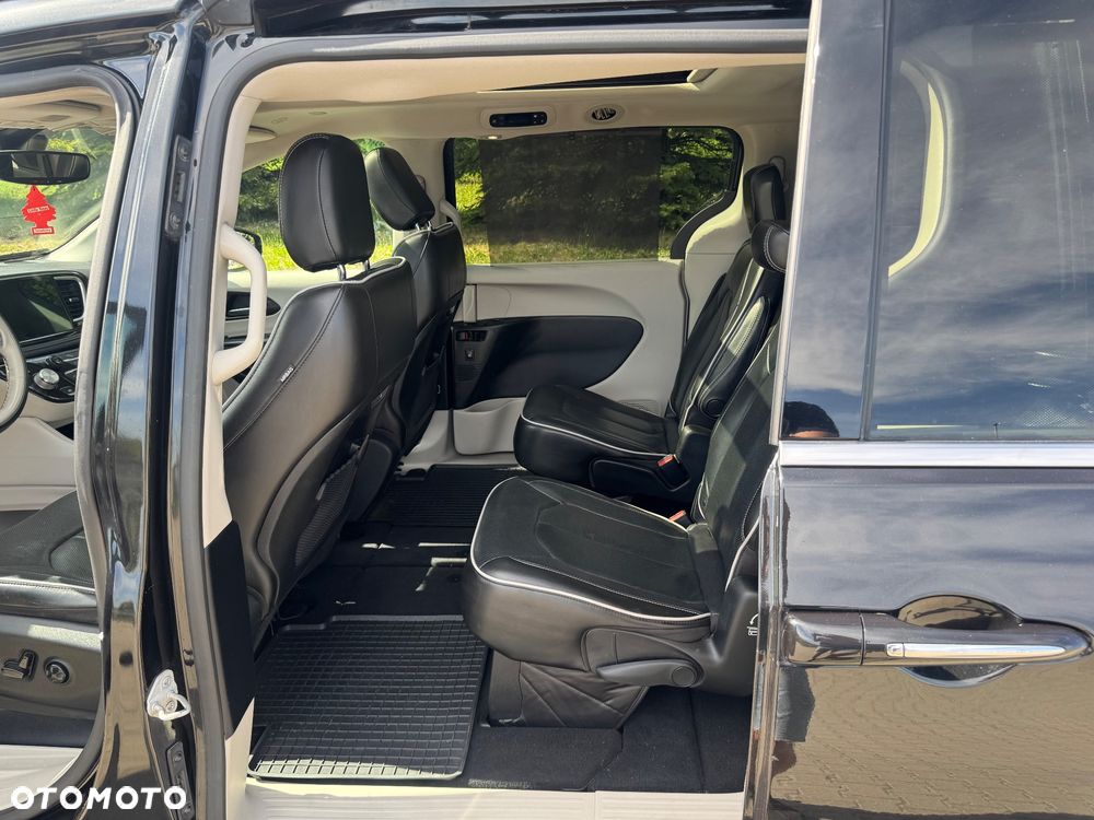Chrysler Pacifica - 25