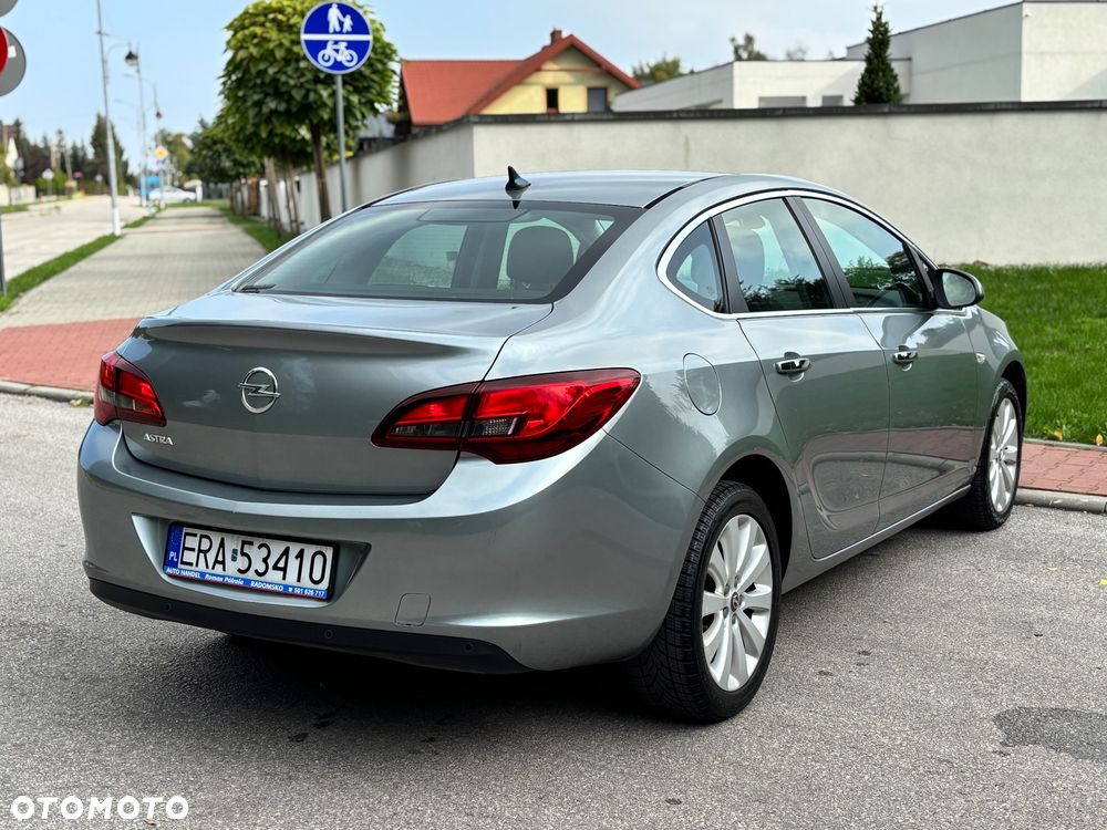 Opel Astra 1.4 ecoFLEX Cosmo - 8